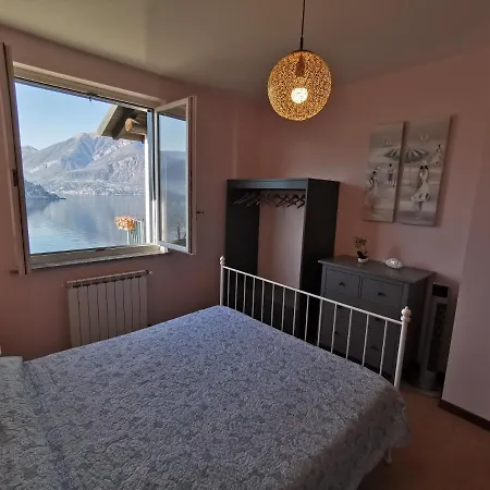 Near Monastero And Castello Di Vezio * Варенна