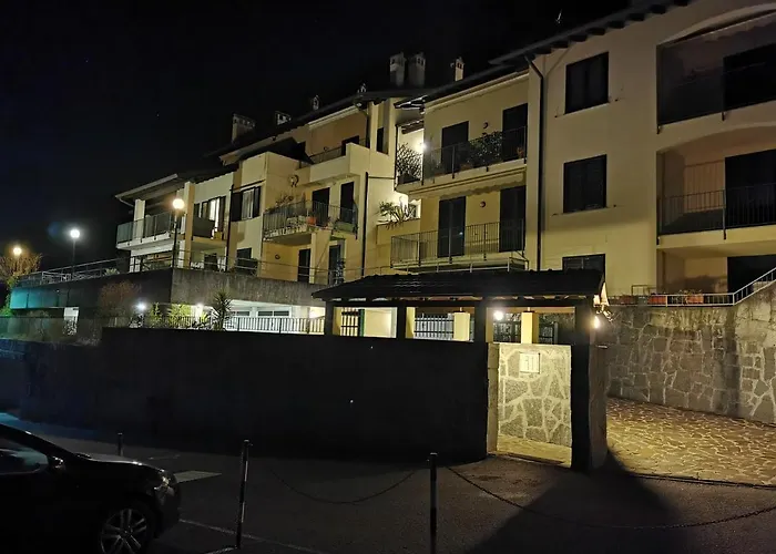 Near Monastero And Castello Di Vezio Apartament Varenna
