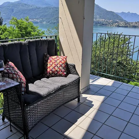 Near Monastero And Castello Di Vezio 瓦伦纳